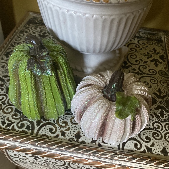 Small Pumpkins - Picture 3 of 3